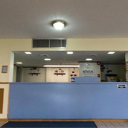 Americas Best Value Inn Newton Buitenkant foto