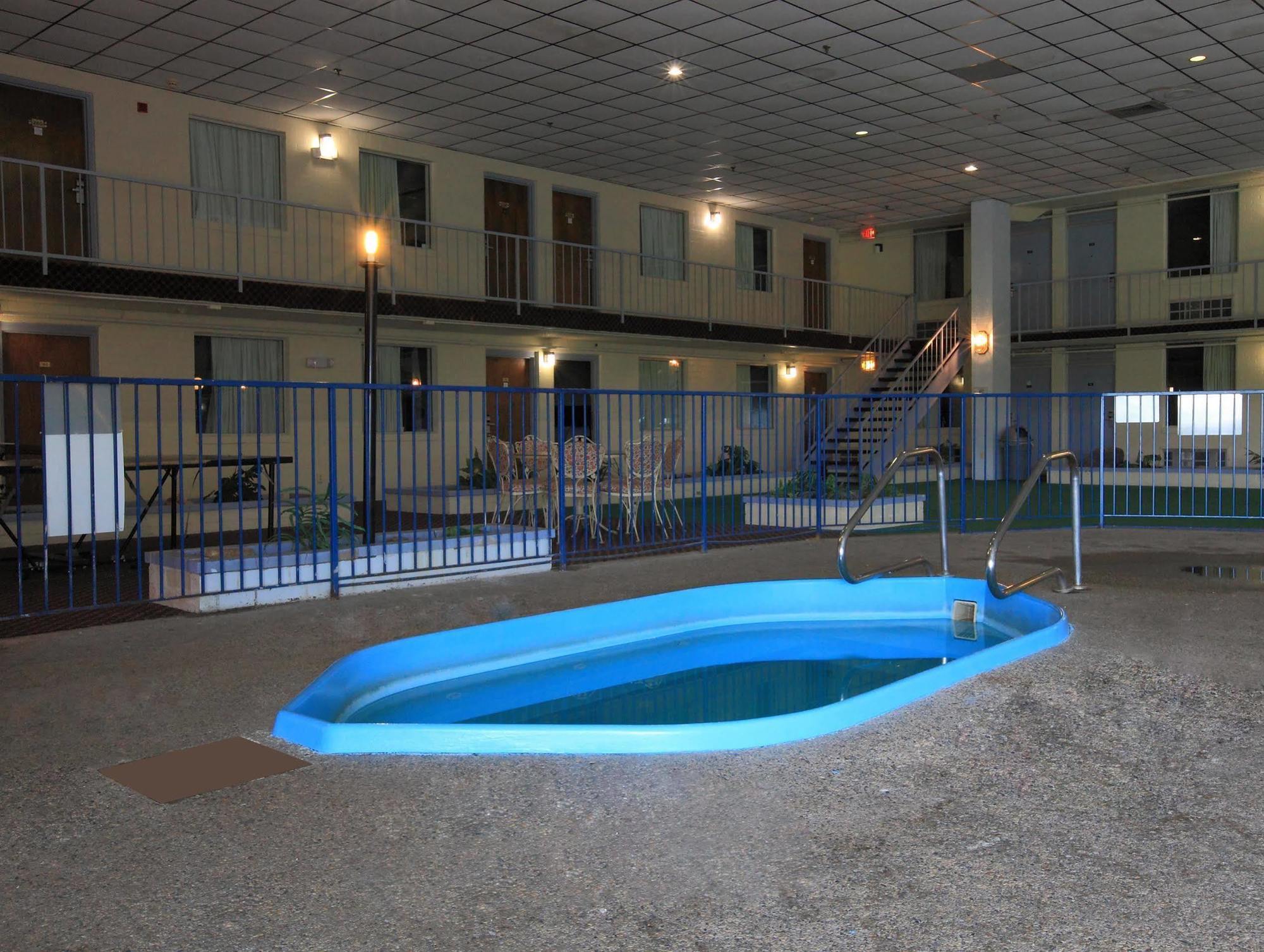 Americas Best Value Inn Newton Buitenkant foto