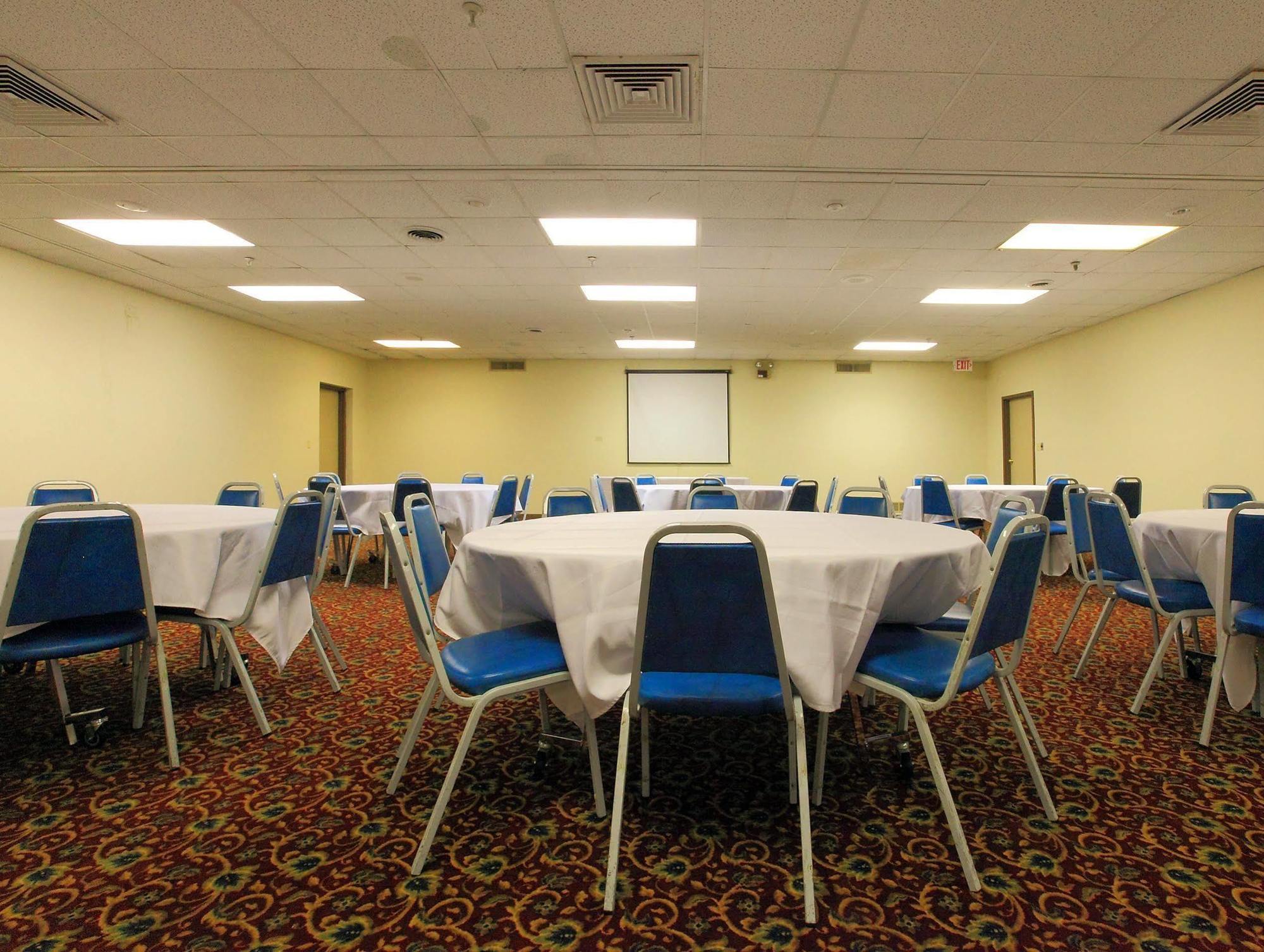 Americas Best Value Inn Newton Buitenkant foto